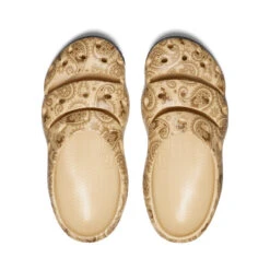 Keen Men's Yogui Arts Clog X THC | Caffe Latte Paisley -Keen 8bdebc61a812dc8d61c8f63ca04eab4537c3c1e6