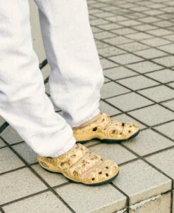 Keen Women's Yogui Arts Clog X THC | Caffe Latte Paisley -Keen WYoguiArtsLifestylePDPSingleRight