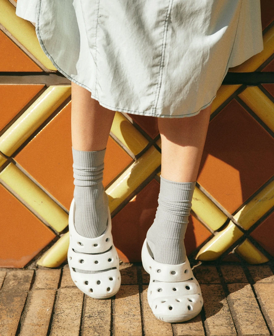 Keen Women's Yogui Clog | Black/Magnet 7 Keen Women's Yogui Clog | Black/Magnet - Image 7